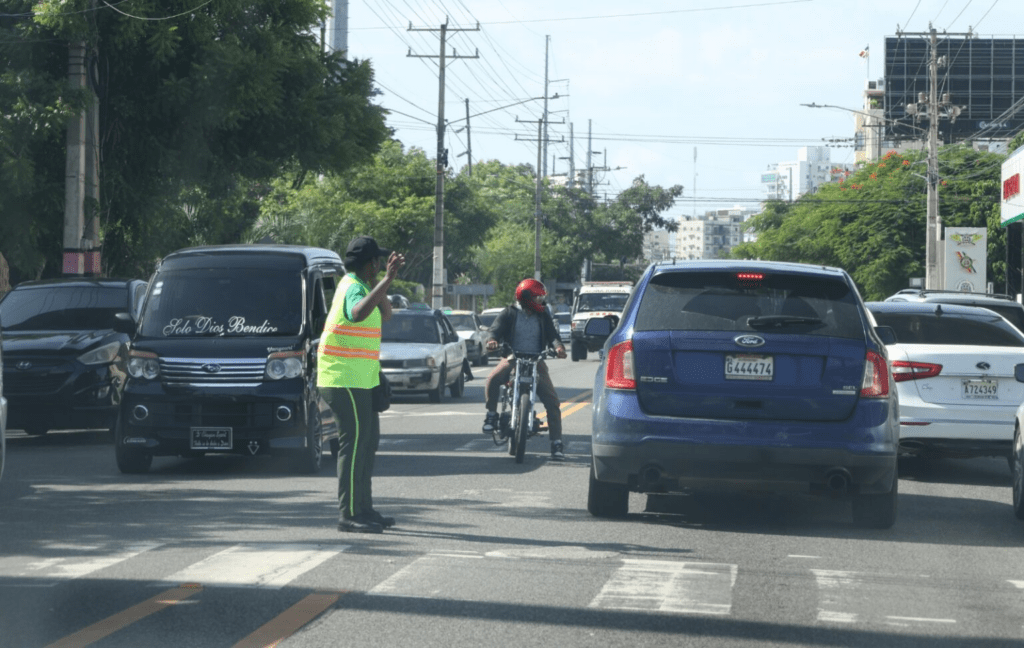¿Se quitarán los agentes de la Digesett de las intersecciones del Gran Santo Domingo?