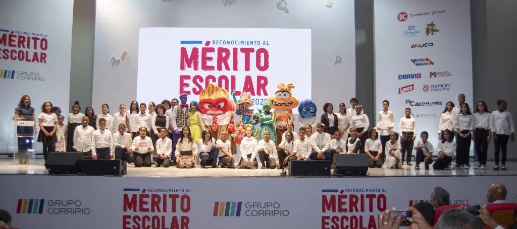 Montón Corripio reconoce y premia a estudiantes hijos de colaboradores Montón Corripio reconoce y premia a estudiantes hijos de colaboradores