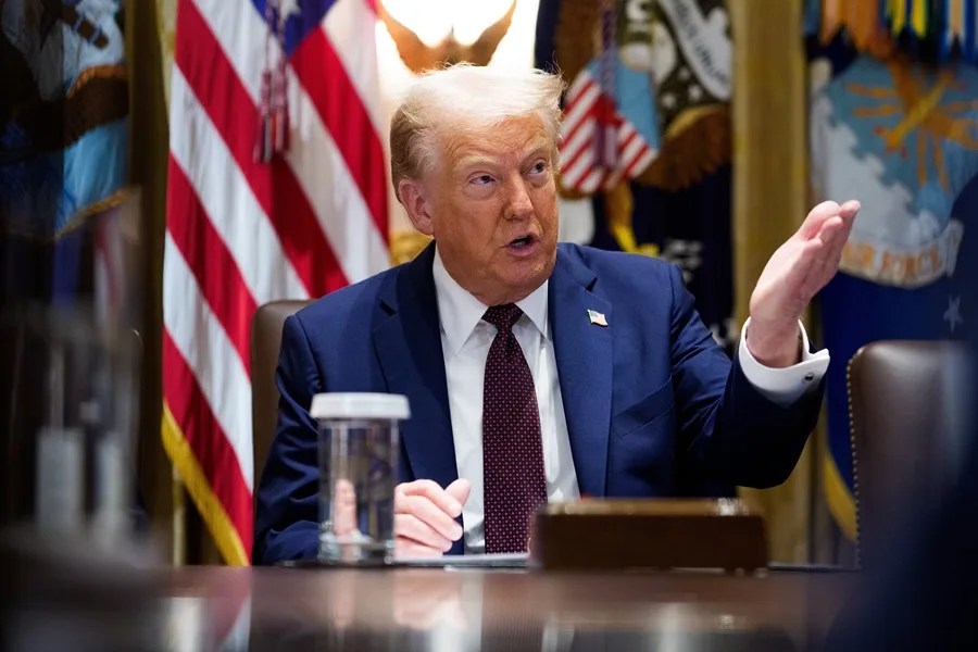 Trump firma orden cambiando el nombre del Unidad de Defensa por Unidad de Conflagración