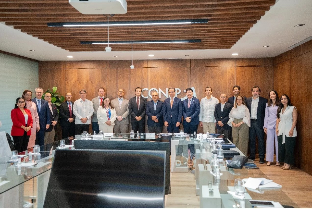 Representación del FMI analiza con empresarios la desarrollo de la patrimonio dominicana