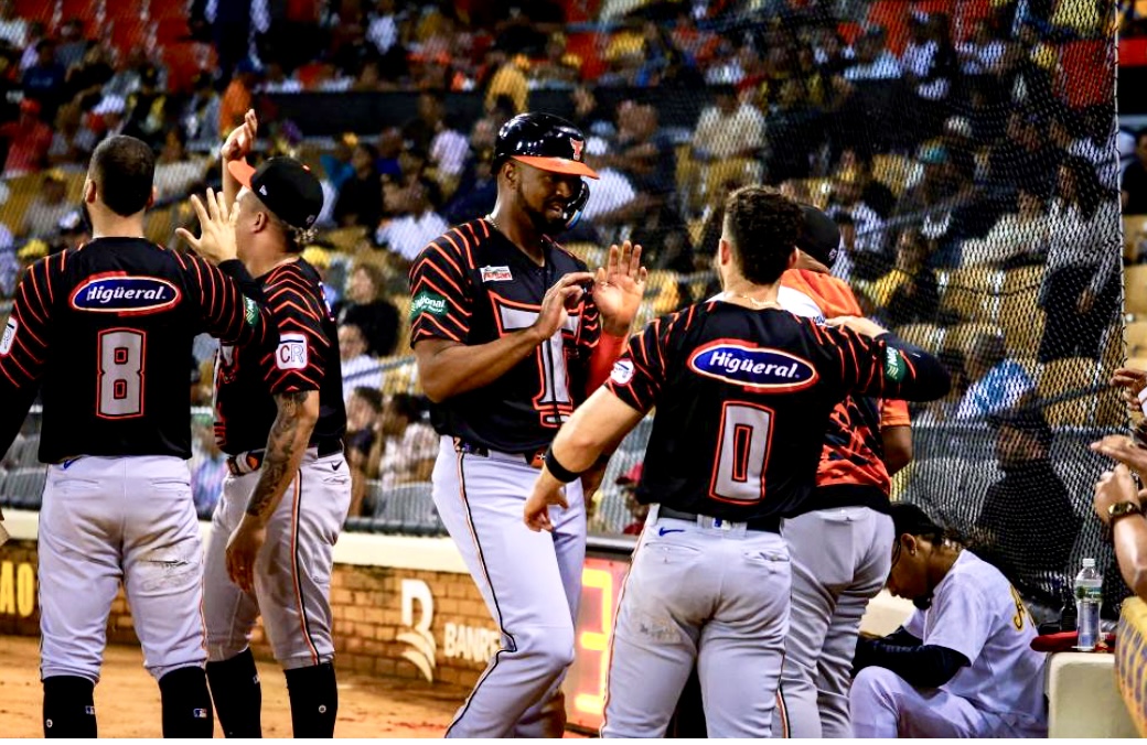 Toros ganan su cuarto coyuntura consecutivo con paliza a las Aguilas