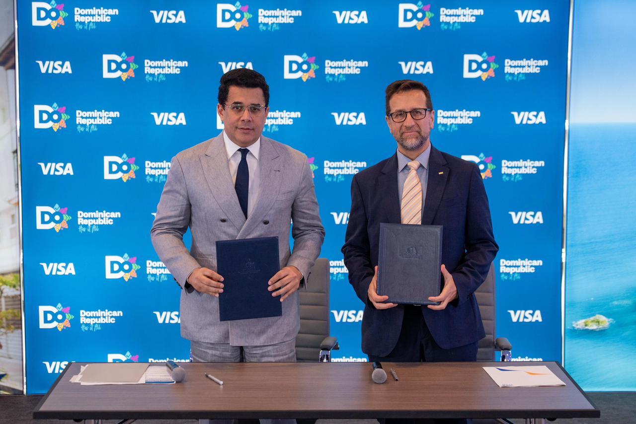 Ministro de Turismo firma acuerdo con Visa Internacional para blindar promoción del turismo