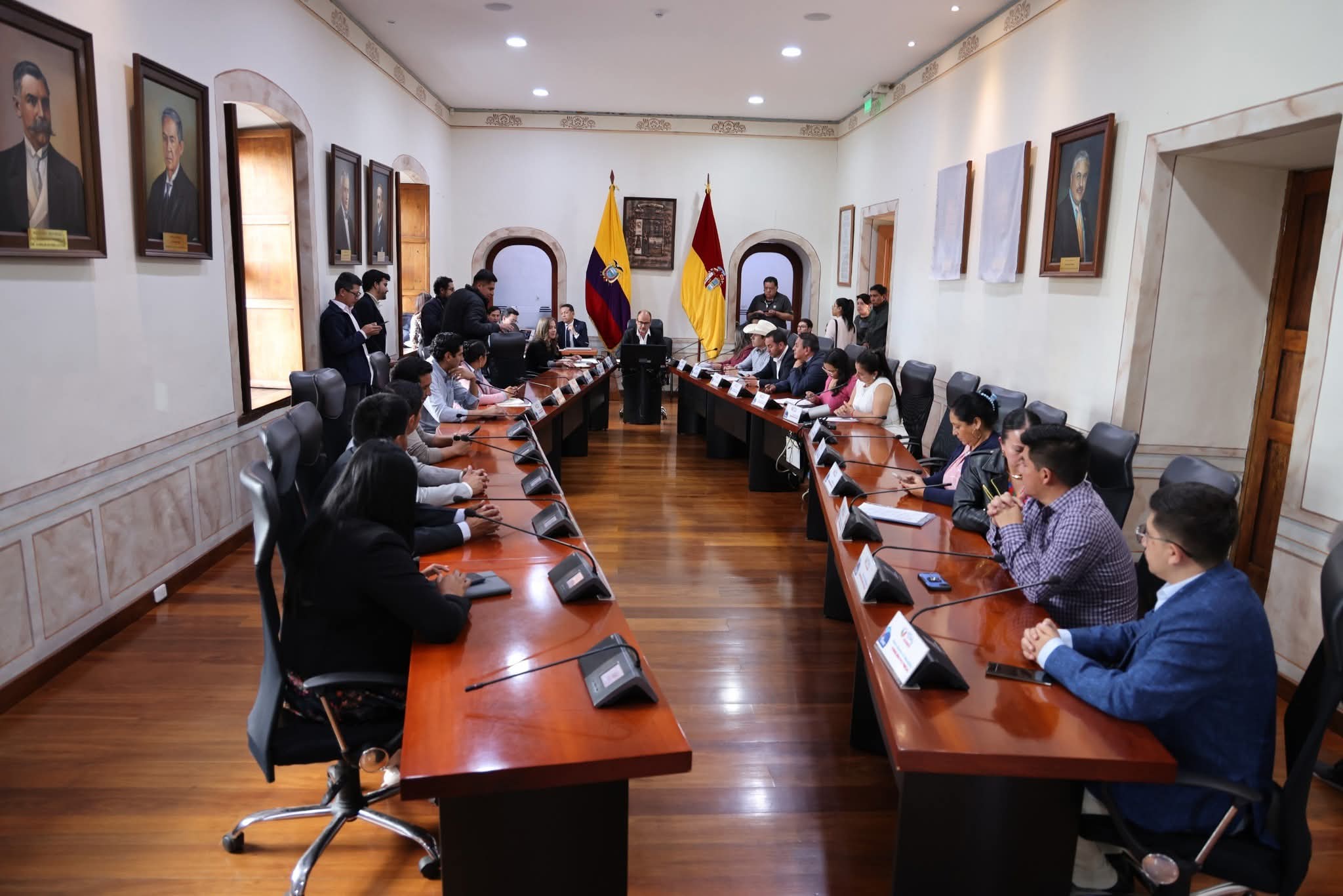 Reestructuración en la Cámara Provincial del Azuay.