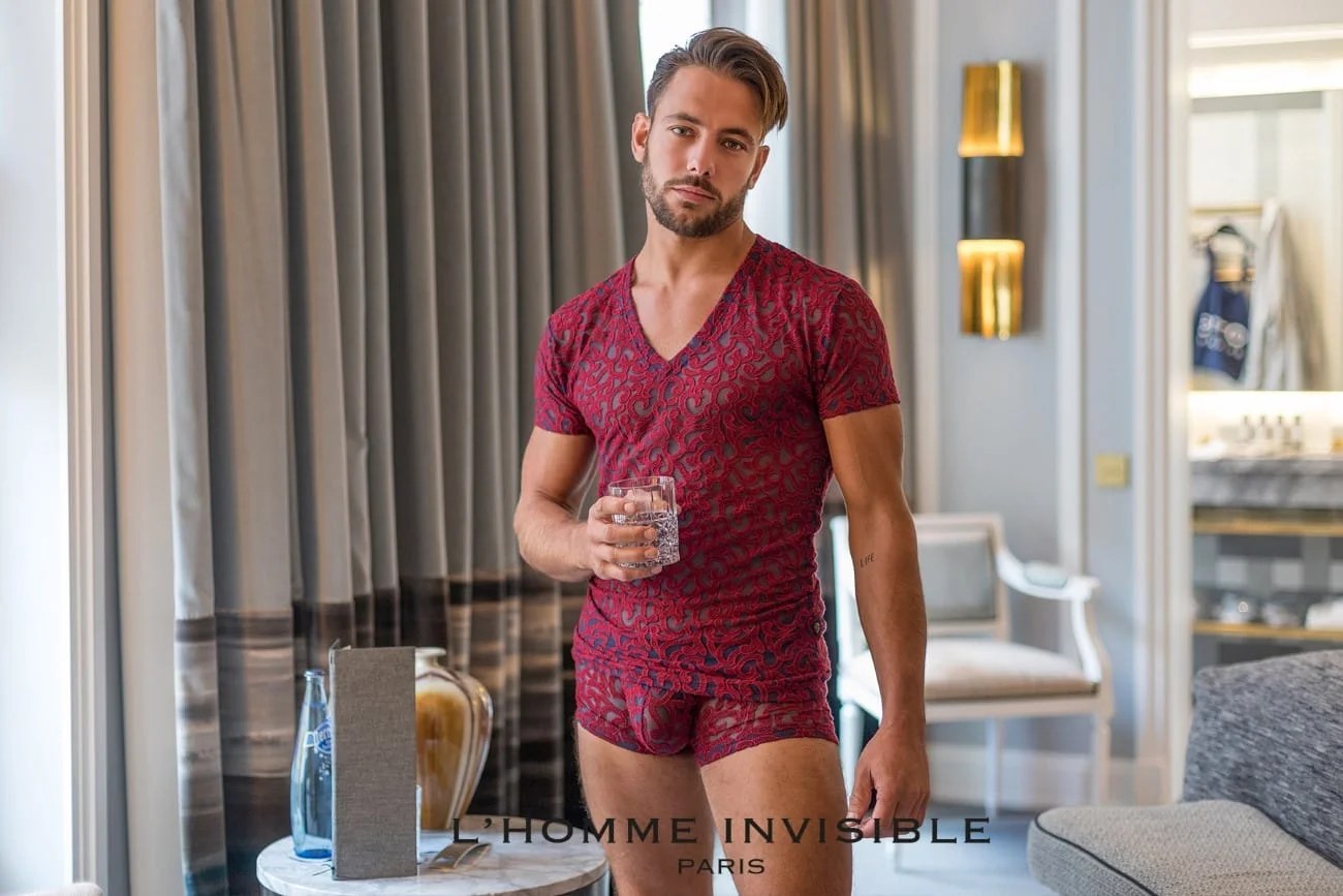 L'homme invisible sous vetement