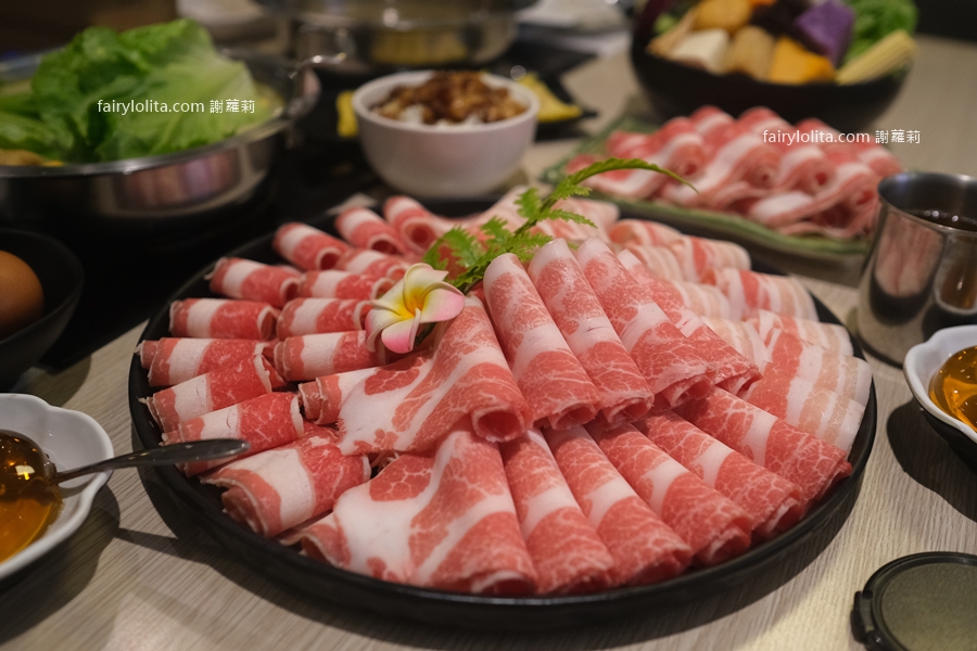 大麻鍋物藝文店-Da ma hotpot解惑火鍋。巨無霸雙人肉肉套餐免千元，還可以免費解惑不用錢！