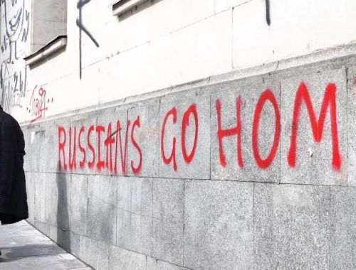 Дорогой ВНЖ, большие штрафы и запрет на въезд: Грузия усложнила пребывание россиян