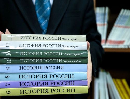 Российских учителей заново научат преподавать школьникам историю «по Мединскому»