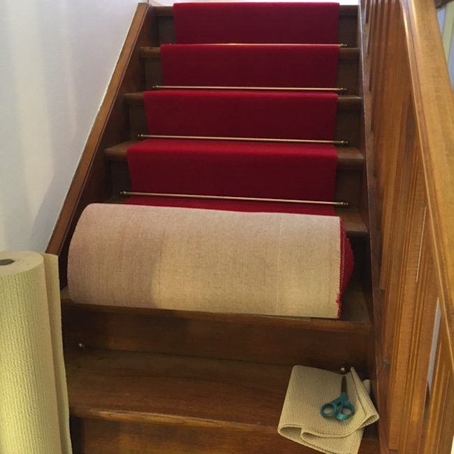 Pose d&rsquo;un tapis d&rsquo;escalier par Au Tape-Clous