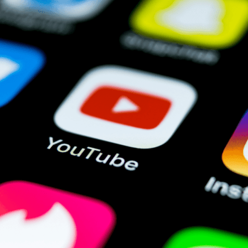 YouTube restablecerá cuentas que fueron bloqueadas por publicar afirmaciones falsas sobre covid-19 y las elecciones de 2020