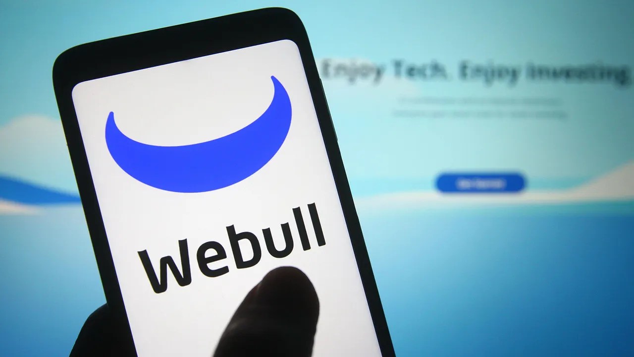 Webull Memanfaatkan Flagright Untuk Pemantauan Transaksi Real-Time dan Kepatuhan AML