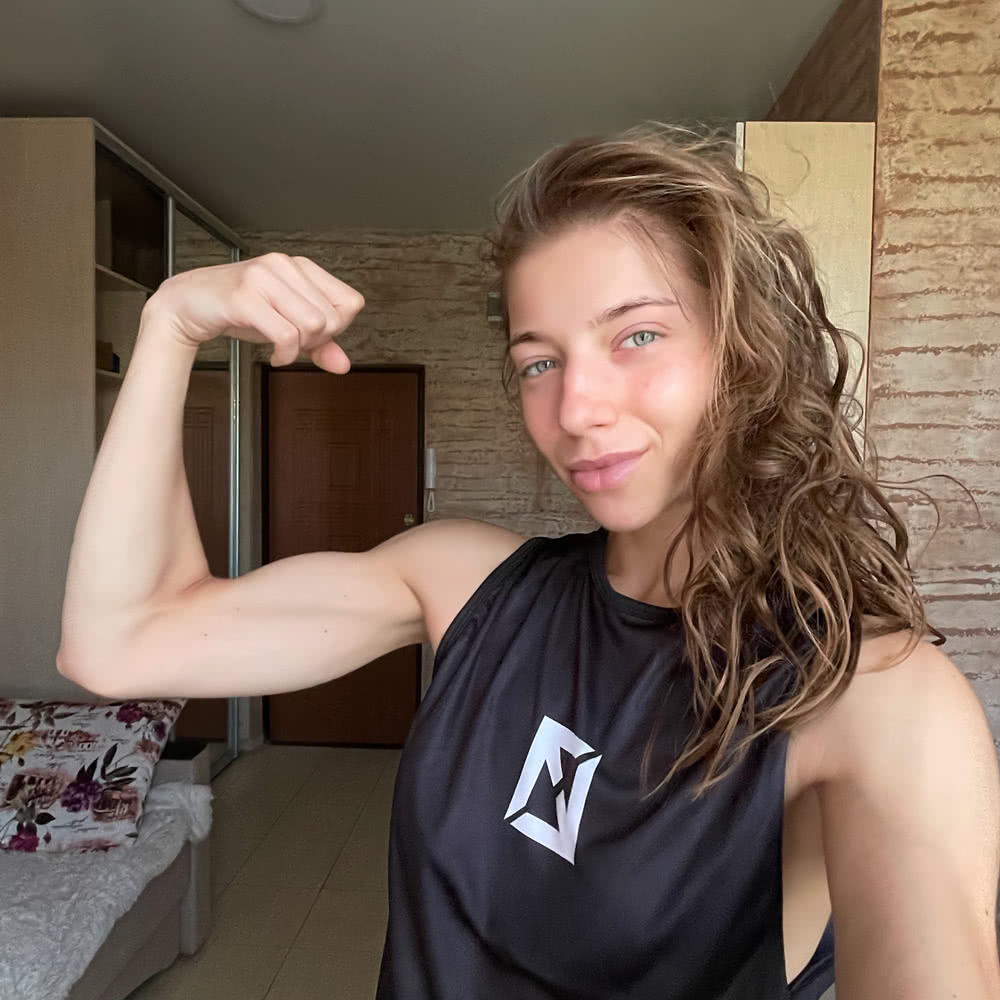 Anna firmflexing