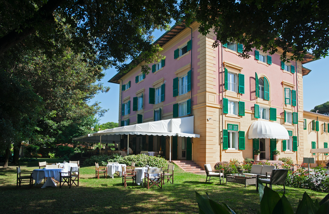 All'interno Della Vecchia Residenza Della Famiglia Agnelli, A Forte Dei Marmi 695_x_1064_png
