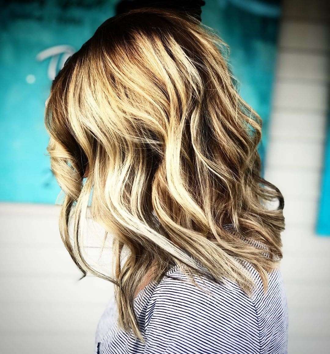 Sombre włosy do ramion