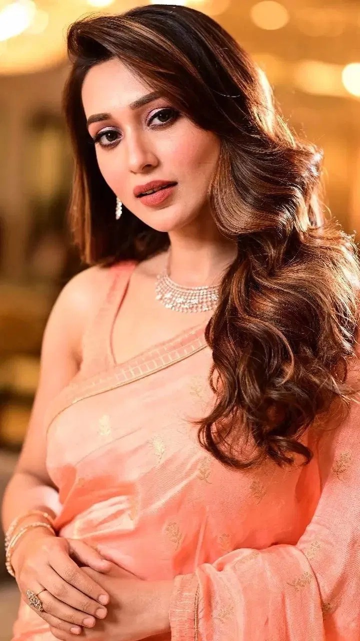 Mimi chakraborty saree