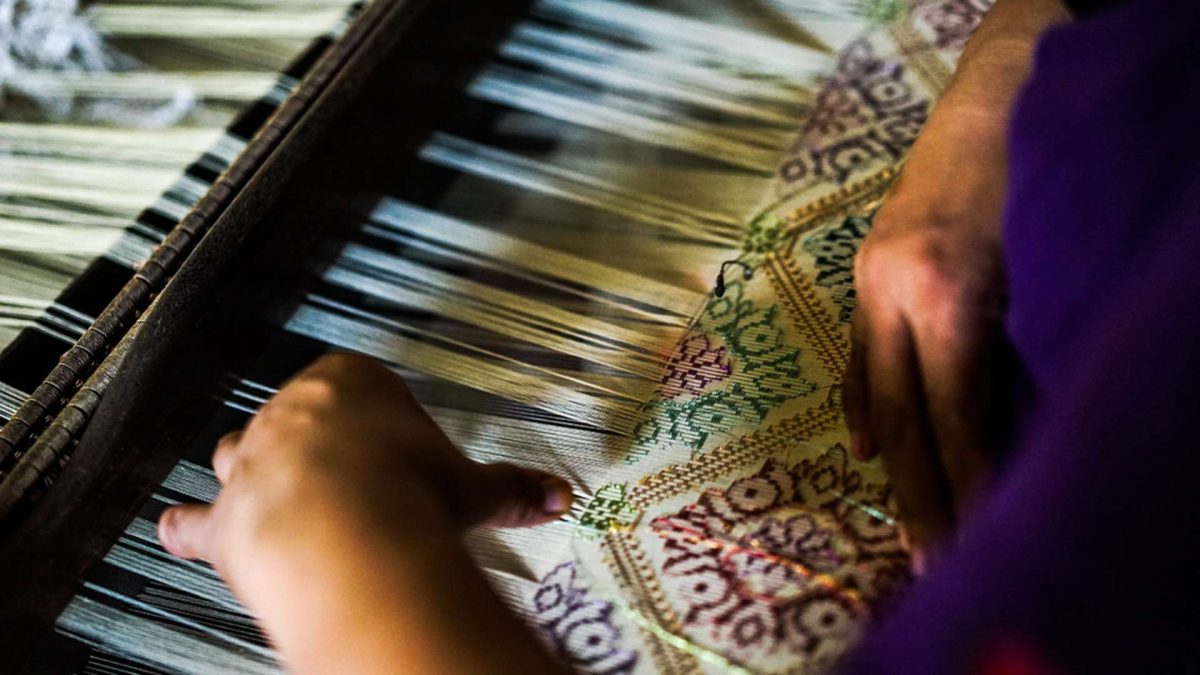 Pesona Mewah dan Anggun Kain Songket: Nusantara Bercerita