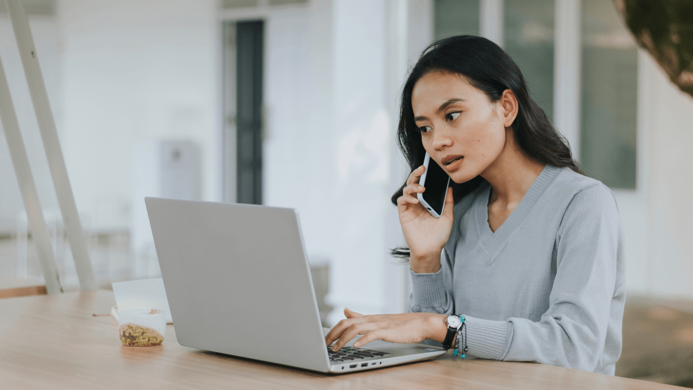 Too Much Screen Time Impact Our Skin,Effects of Screen Time on Our Skin,Blue Light,Blue Light and Skin Aging,Digital Devices and Your Skin,Screen-Induced Skin Damage,Skin Health,Protective Measures for Your Skin
