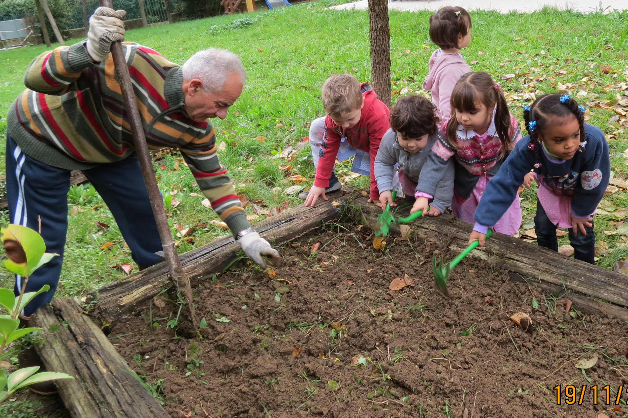 Attività Nell'orto – Scuola Infanzia “Kipling” | Green Comenius 1441_x_2162_jpg