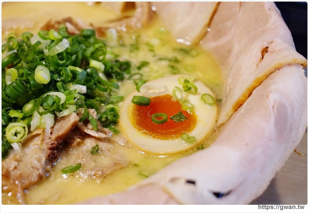 [台中拉麵●北區] 雷亭日式拉麵 -- 肉片蓋滿整個碗的大盛豚丼，每天限量10碗!!食尚玩家推薦~