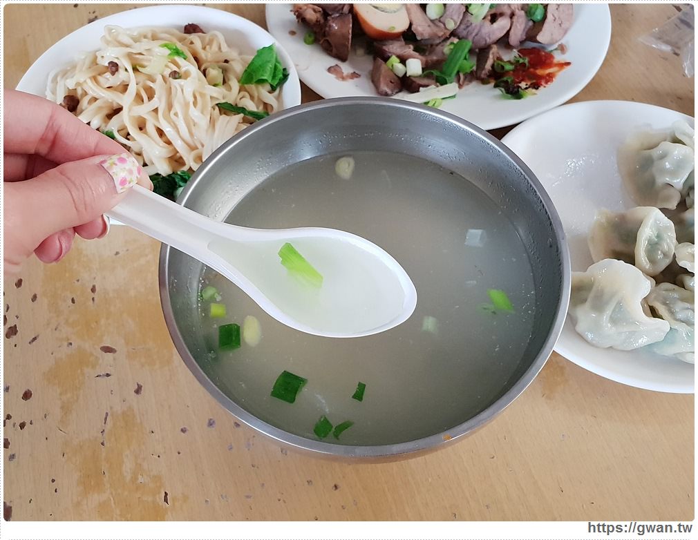 後甲榕樹下麵店 | 沒有招牌~藏在榕樹下的老麵店，便宜好吃，外地人來找不到！