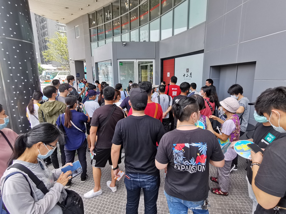 台中日曜天地最大場零碼鞋出清，全面790元起！還有舊鞋換購鞋金、星巴克買一送一