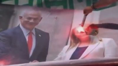 Warga Italia Protes Besar-besaran, Bukan karena Pemimpinnya Korup tetapi Pemerintahnya Menolak Kemerdekaan Palestina Warga Italia Protes Besar-besaran, Bukan karena Pemimpinnya Korup tetapi Pemerintahnya Menolak Kemerdekaan Palestina