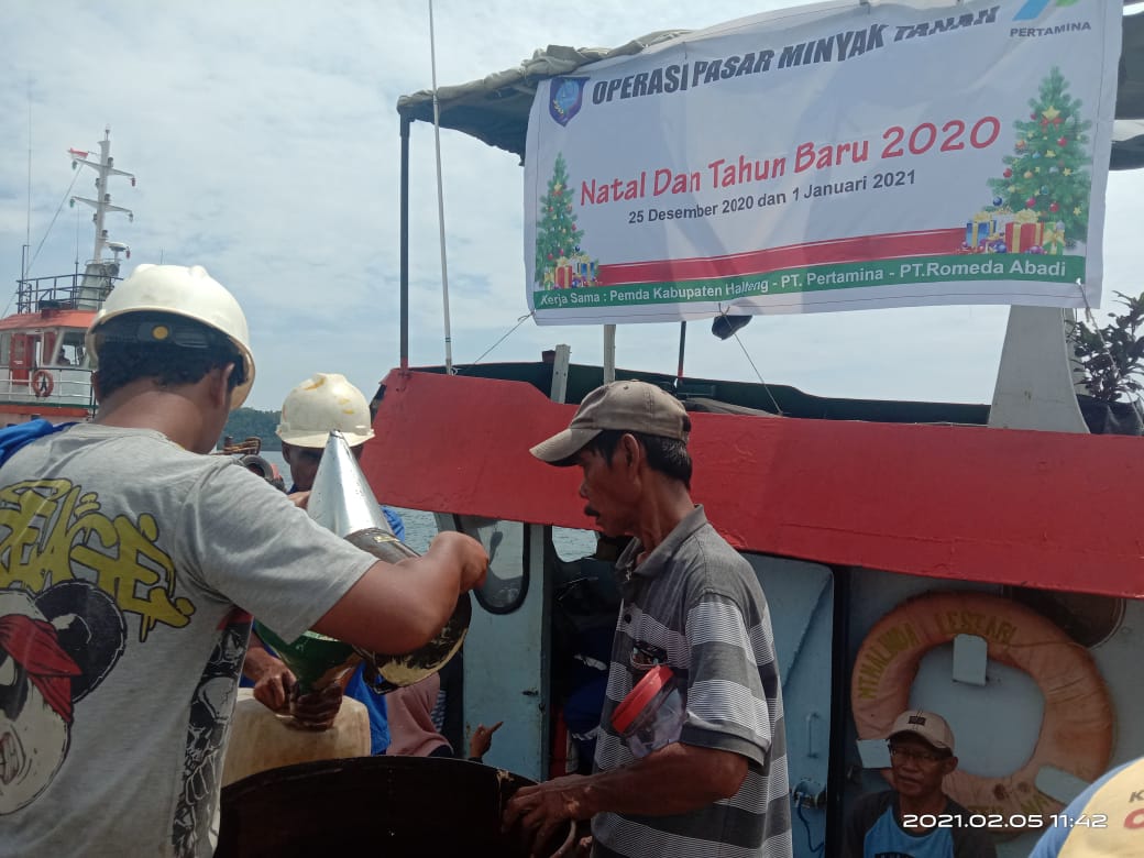 Gandeng Pertamina, Ekbang Halmahera Tengah Gelar Operasi Pasar Minyak Tanah  – HalmaheraPost.com: Cerdas Menginspirasi