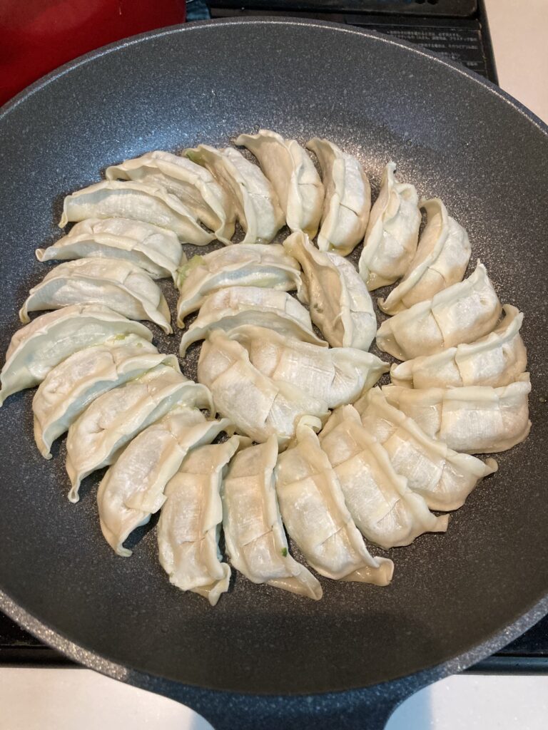 複数メディアで話題沸騰！餃子の無人直売所『餃子 雪松』で餃子のニューノーマルを体感してきた | ハンブンビール