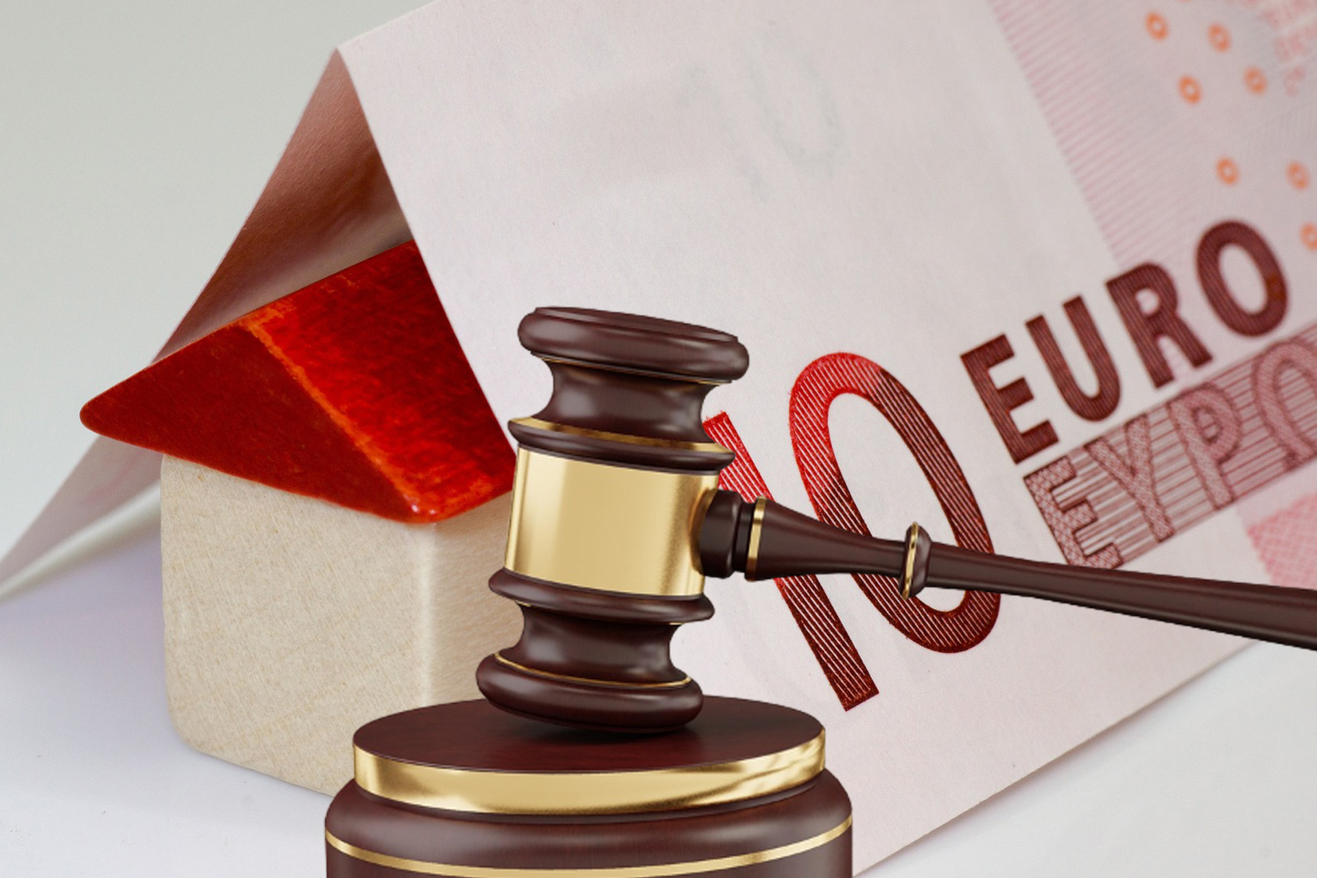 Εφορία: «Στο σφυρί» σπίτια και επιχειρήσεις οφειλετών – Πλειστηριασμοί και στην Κρήτη