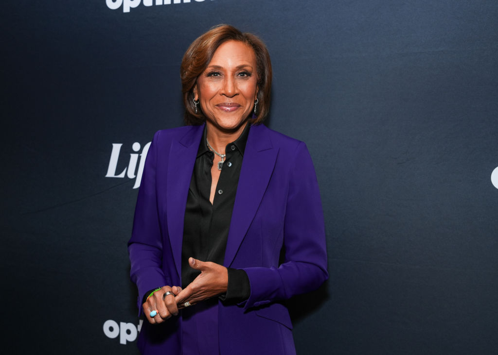 Watch Robin Roberts Snap Her Fan To ‘Boots On The Ground’
