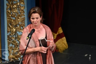 Emily Watson uručeno Počasno Srce Sarajeva, kroz suze je poručila… – Hrvatski Medijski Servis