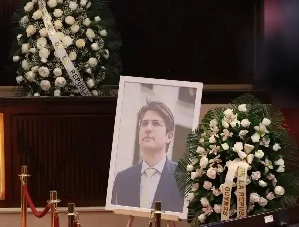 emotivo velatorio de Miguel Uribe