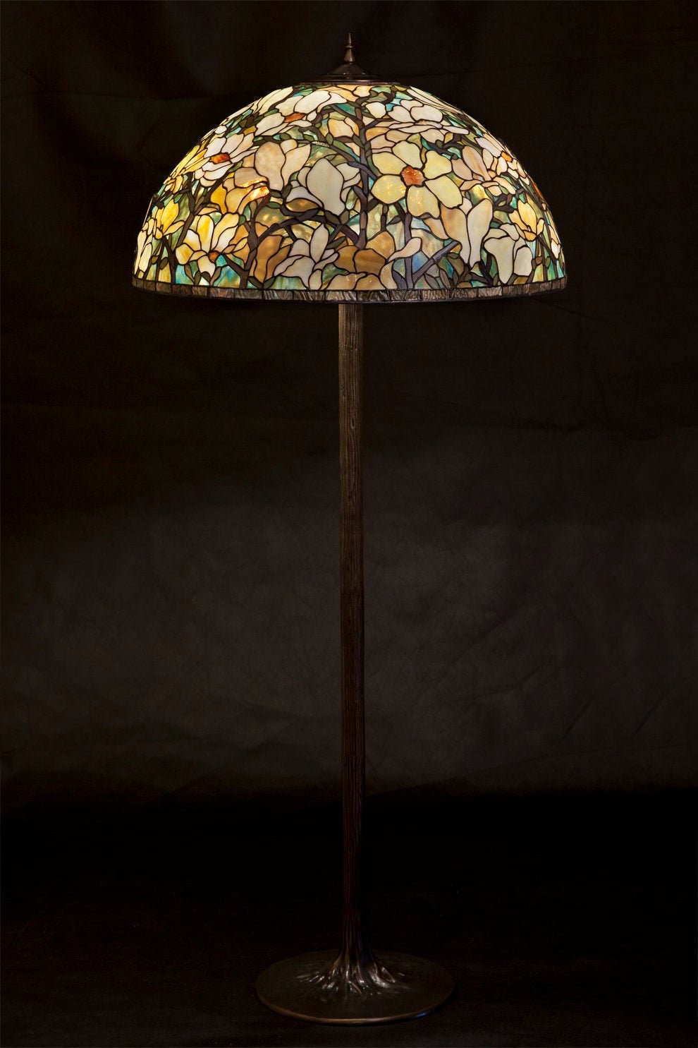 tiffany magnolia lamp