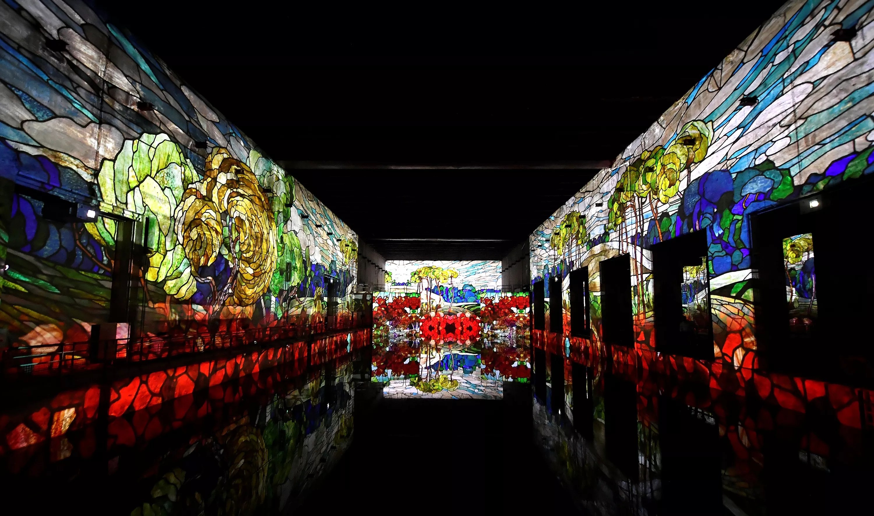 Les Bassins De Lumieres De Bordeaux Miroiteront Des Le 10 Juin