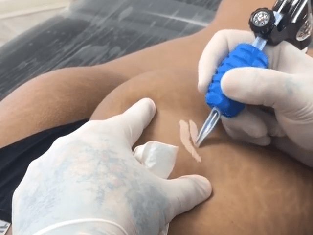A Brazilian Artist Is Hiding Women's Stretch Marks With Tattoos 480_x_640_jpg
