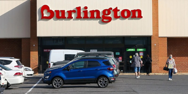 Burlington Coats Manager That Slams Door And Breaks Glass - Ilustrasi 2