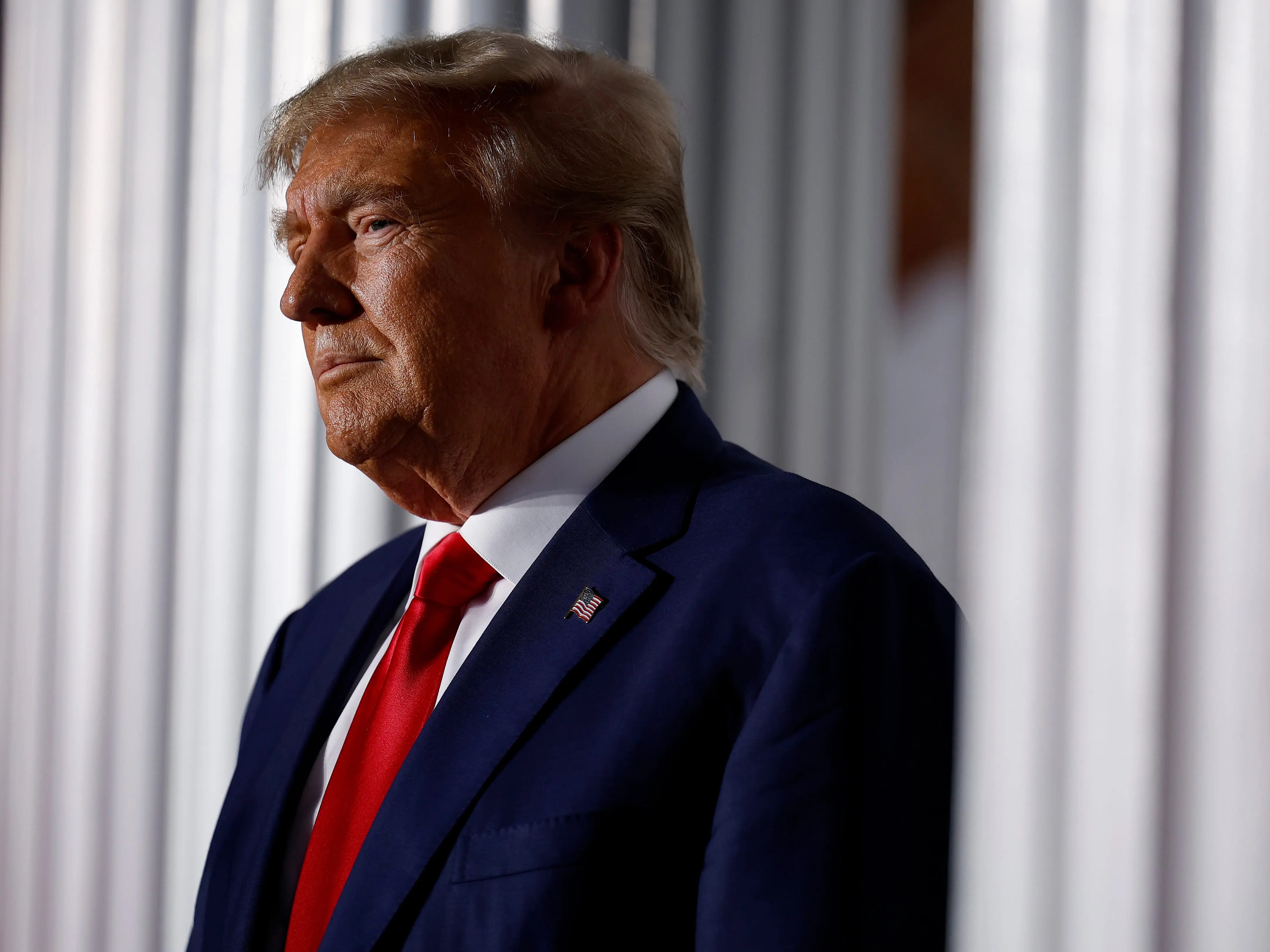 Trumpas turi užčiaupti burną dėl įslaptintų dokumentų byloje pateiktų įrodymų, nusprendžia teisėjas