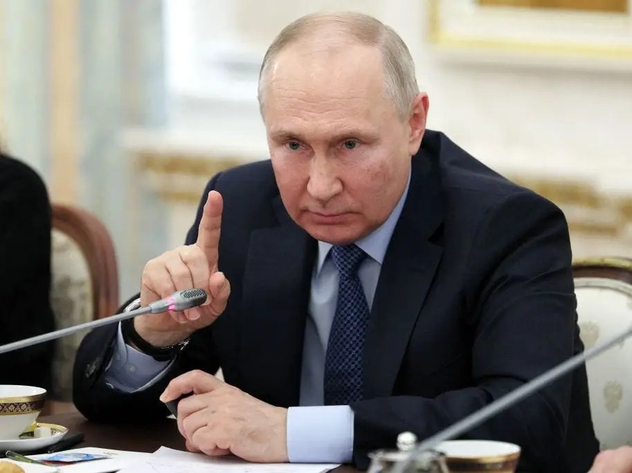 Rusijos ekonomika žlugo, o naftos eksportas žlunga —  tačiau jos žalia nafta tiesiog sumušė esminę kainos viršutinę ribą