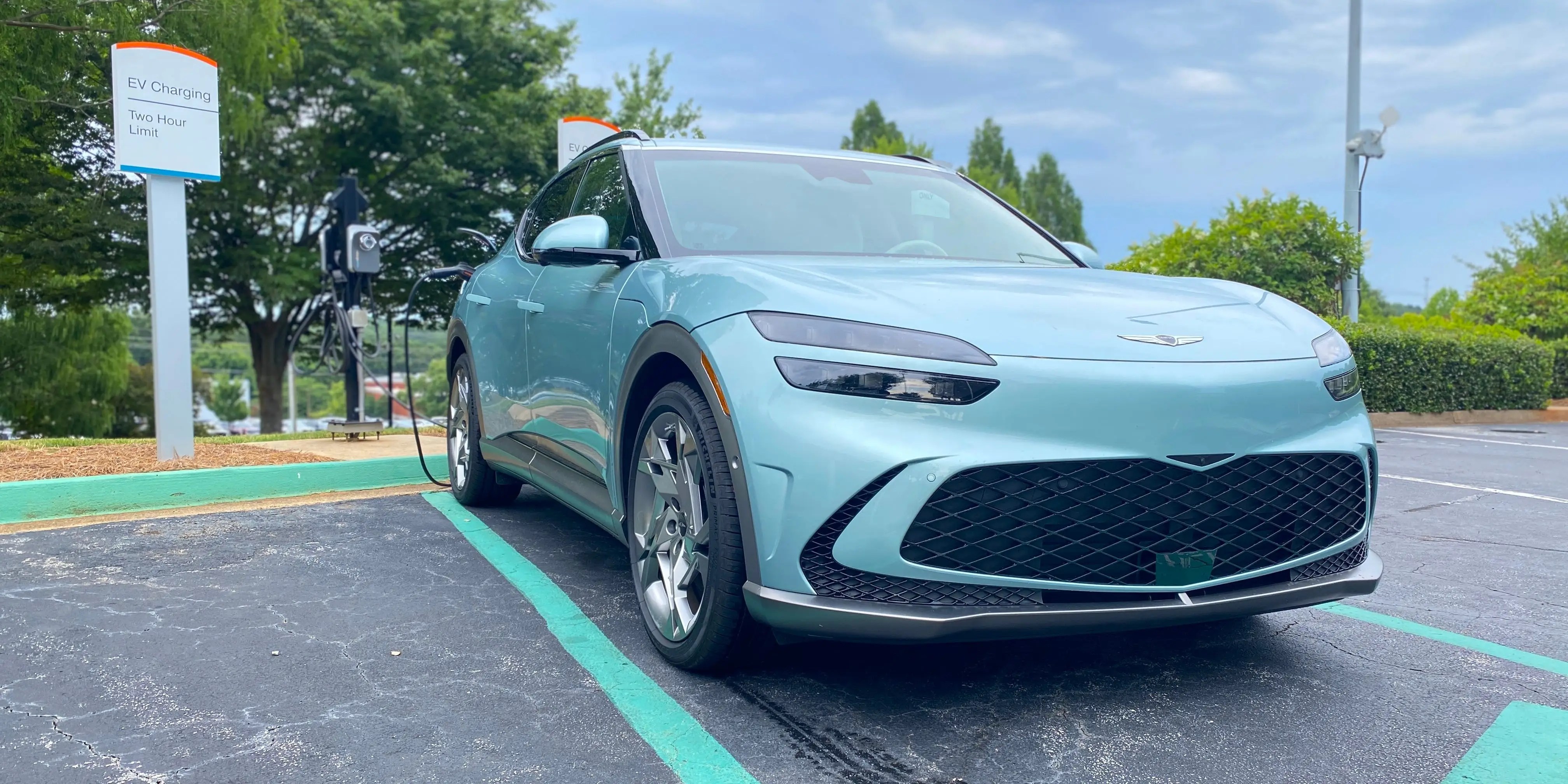 Recenzja Genesis GV60: Stylowy luksus z rozczarowującym zasięgiem