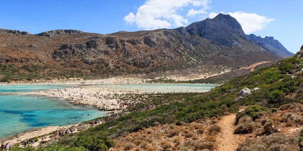 I’ve lived in 7 different countries. Here are 11 of the most surprising things about living all over the globe.