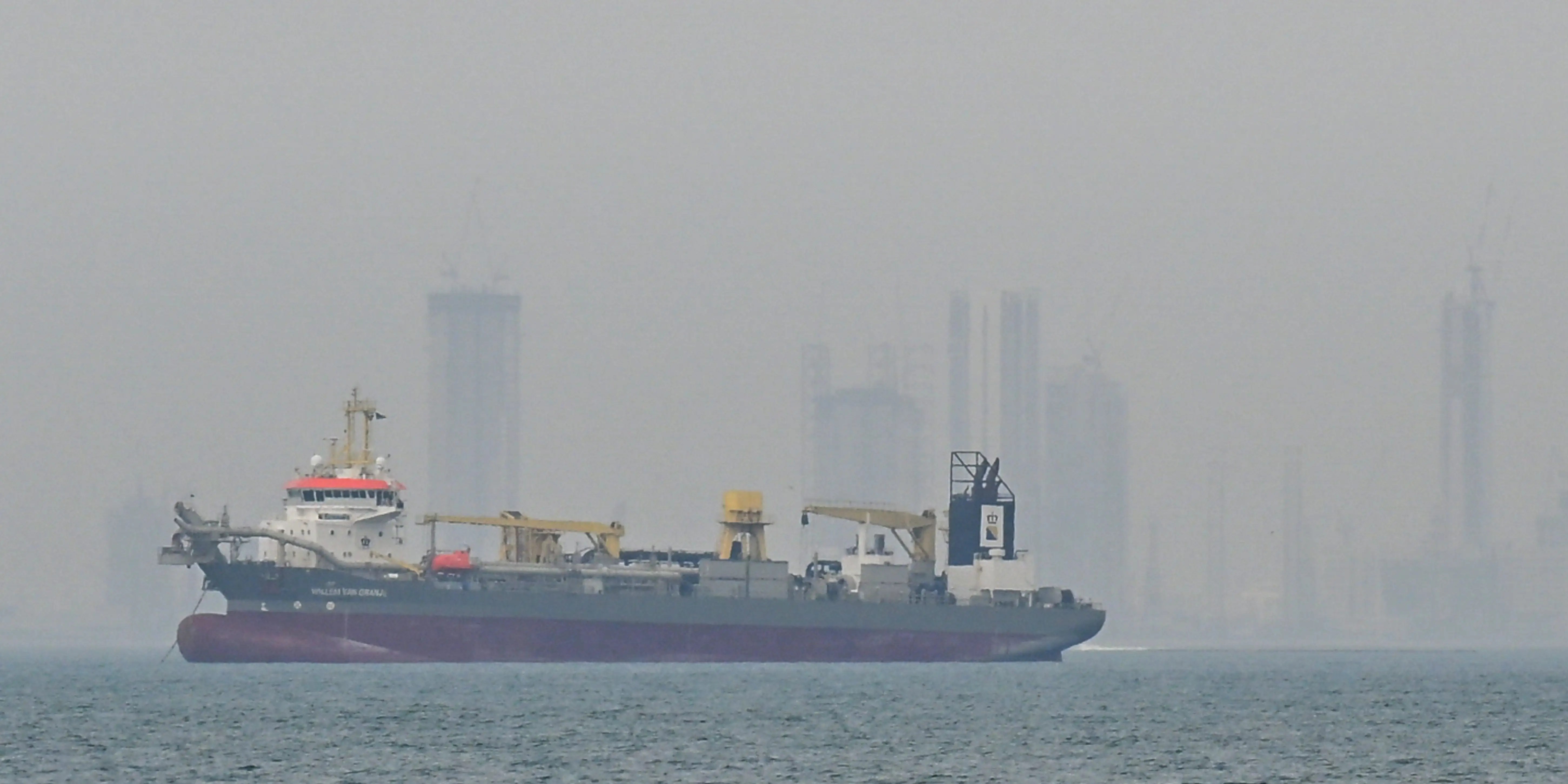 Prolonged Mideast Crisis Could Shut Oil Output Itself