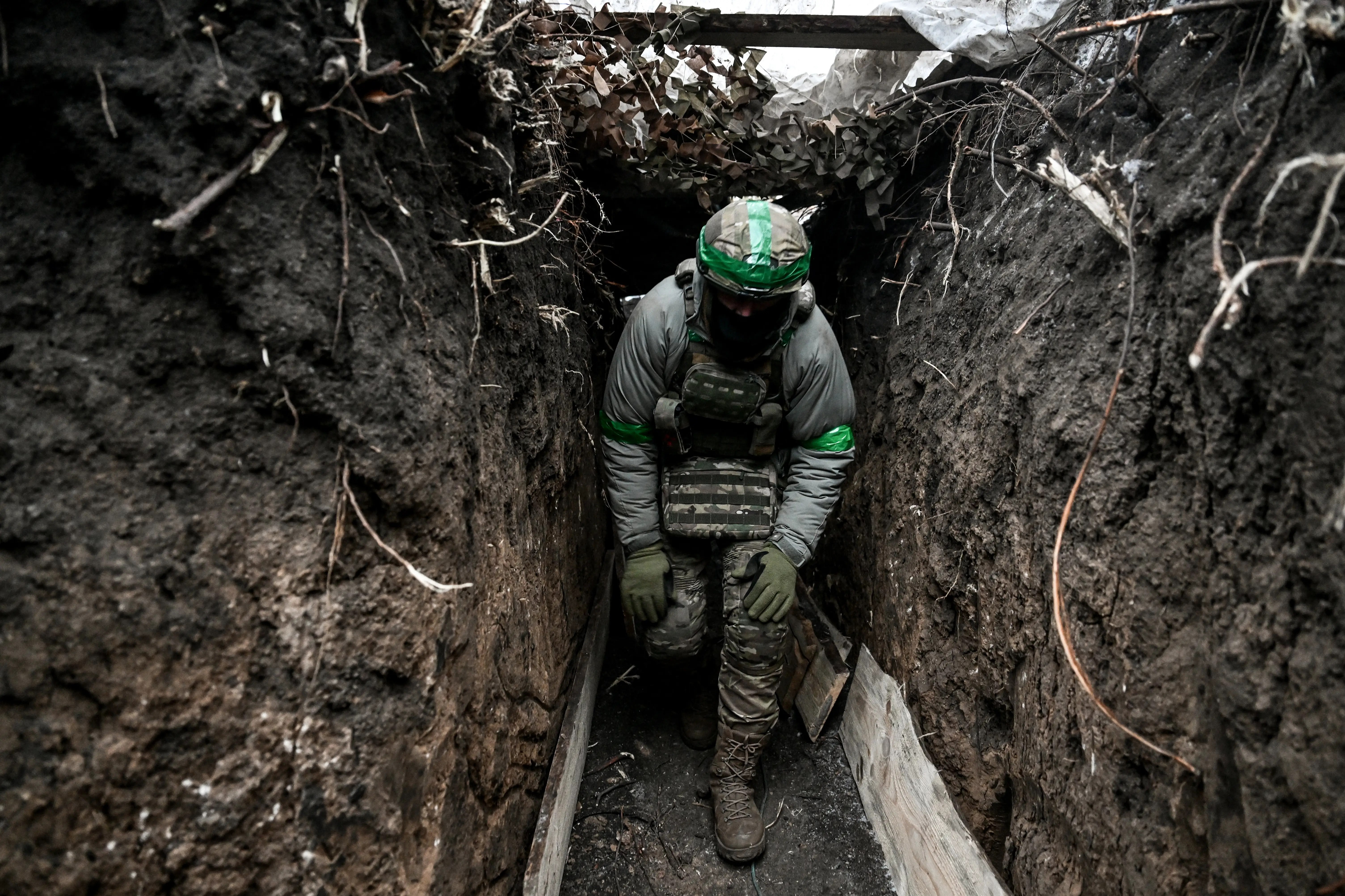 Ukrainian troops ditch boots for tactical Crocs