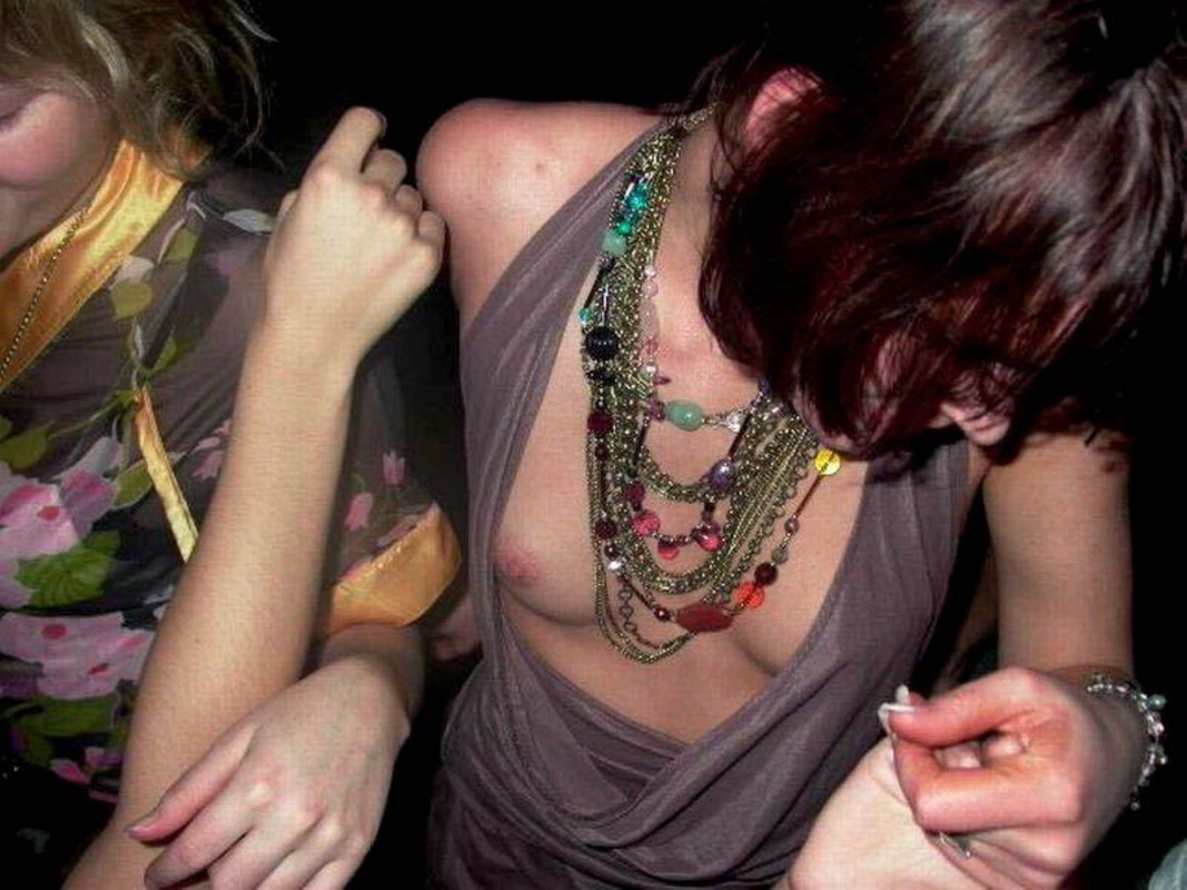 Случайно показала сиськи 69 фото Случайно показала сиськи 69 фото