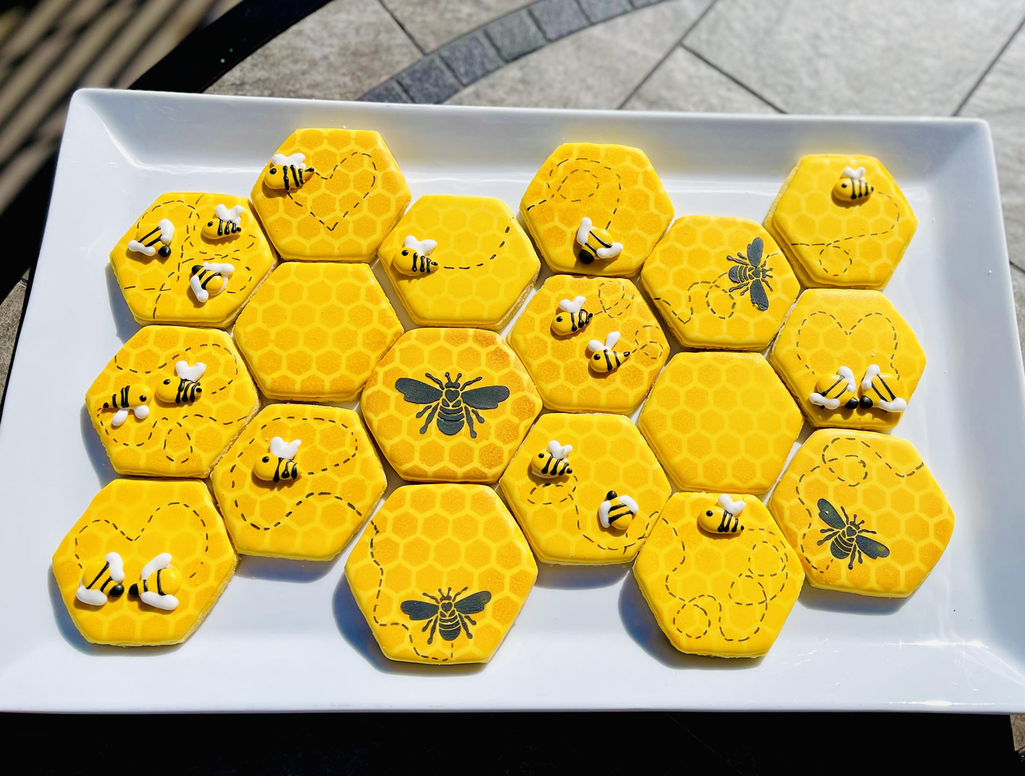 Bee sugar cookies