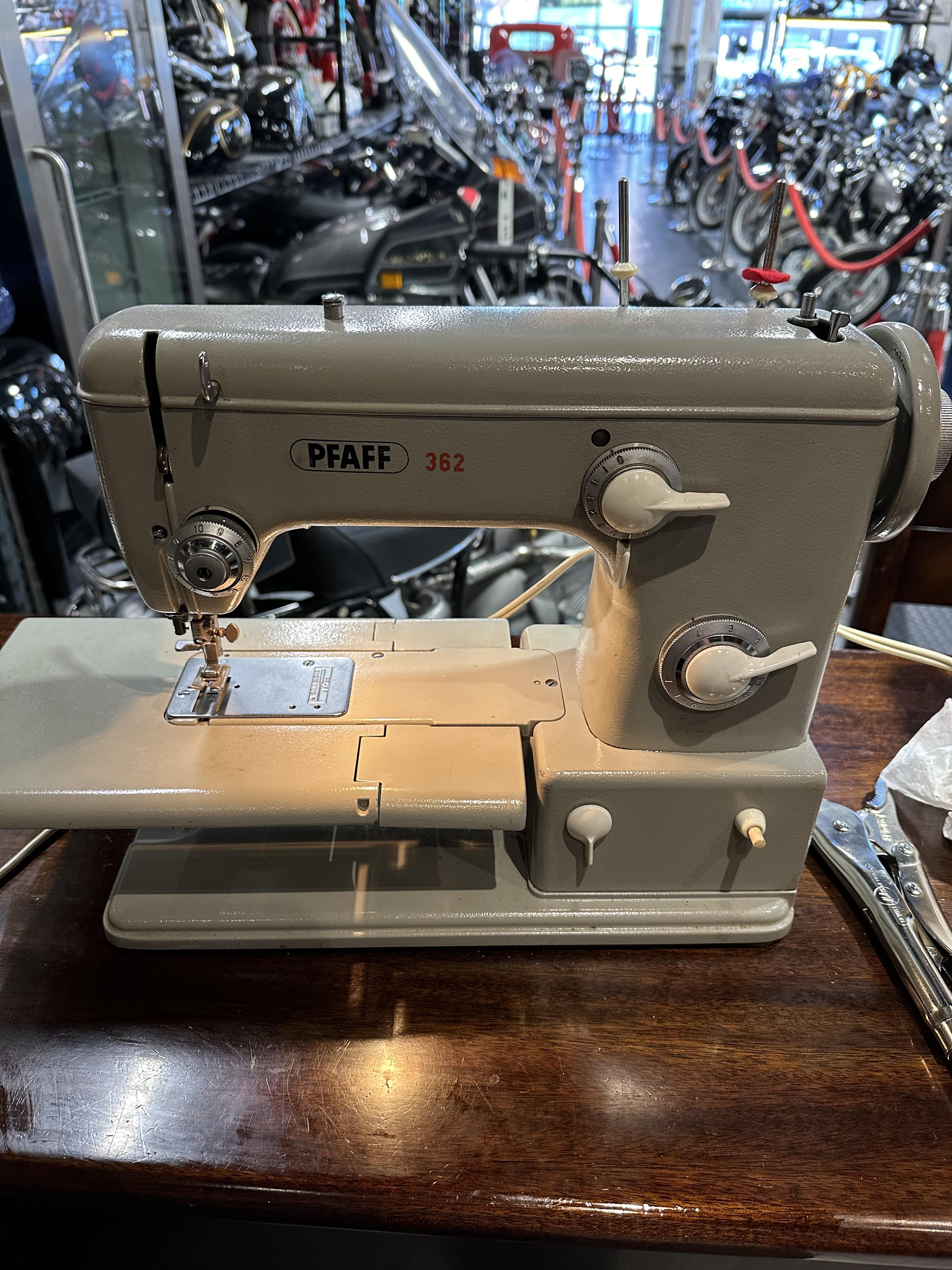 Pfaff 362 with super stiff stitch width knob : rvintagesewing Pfaff 362