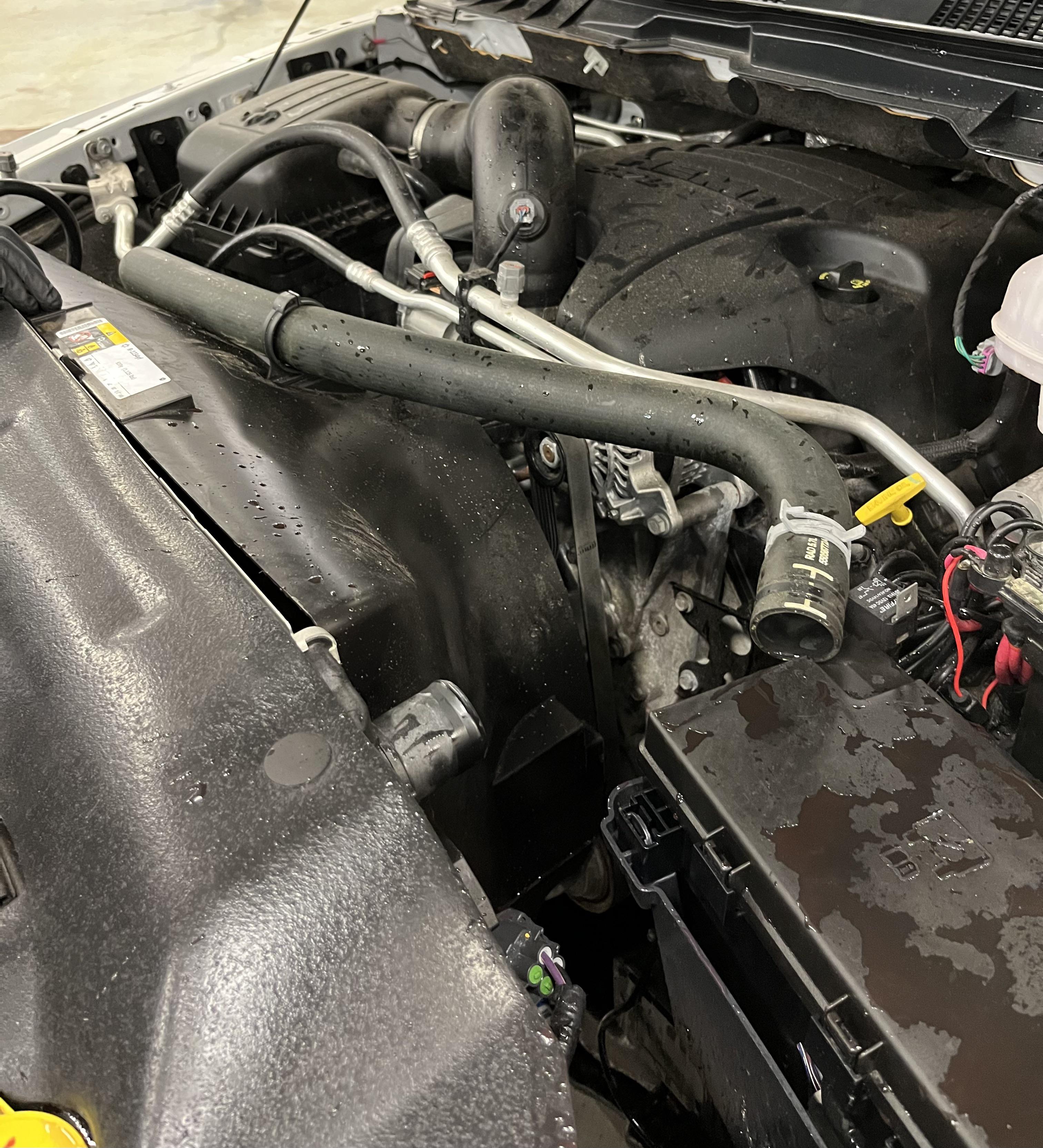 ラジエーター 水 漏れ 原因