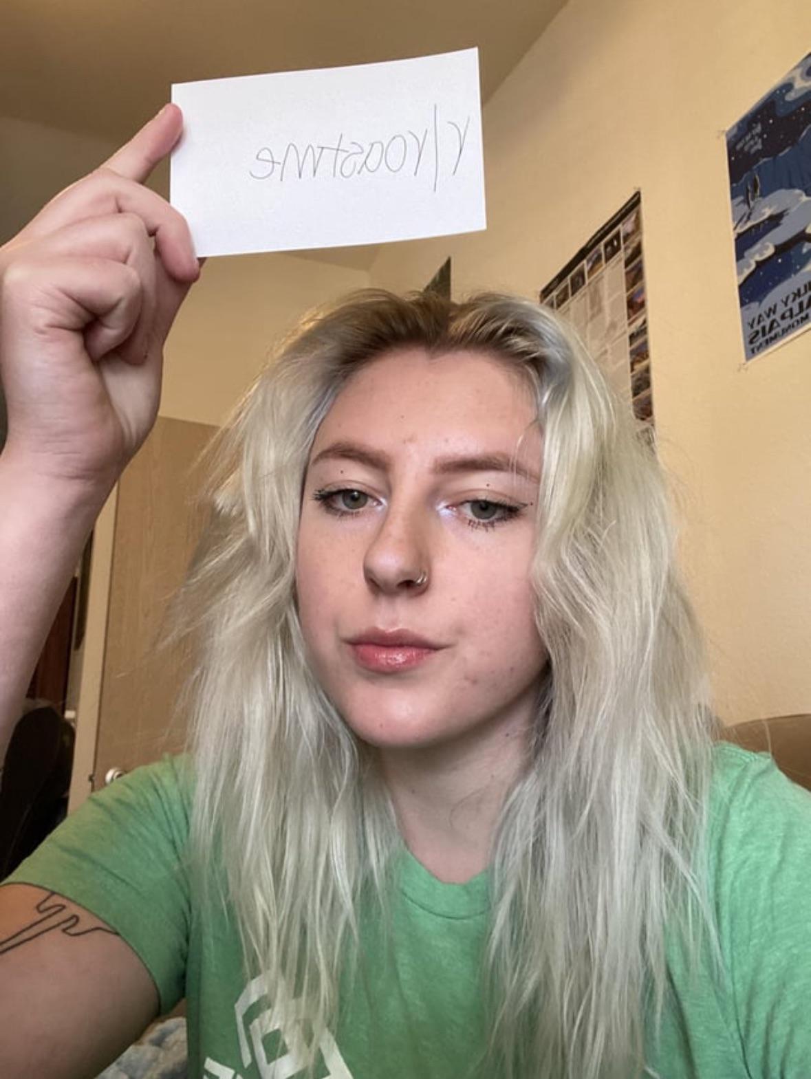 Who knows what color my hair will be this week F23 do your worst : rRoastMe Skunk girl fart (56 photos) - porn