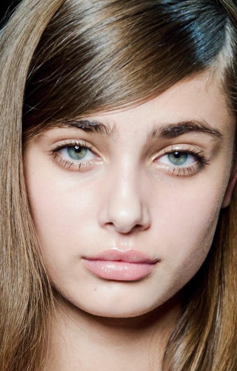 Celebs with negative canthal tilt