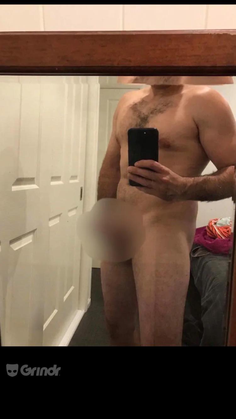 Grindr nude pics