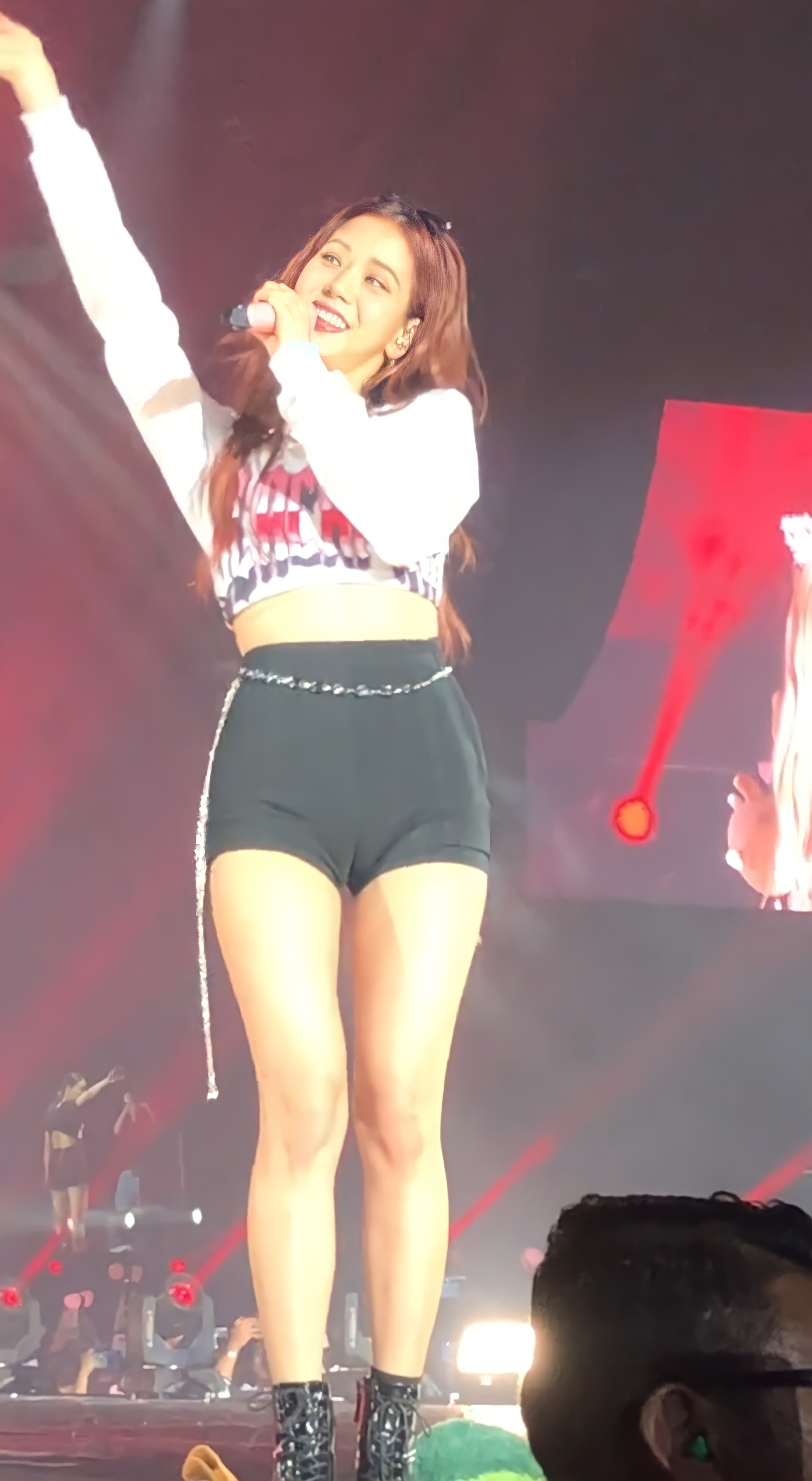 Jisoo cameltoe