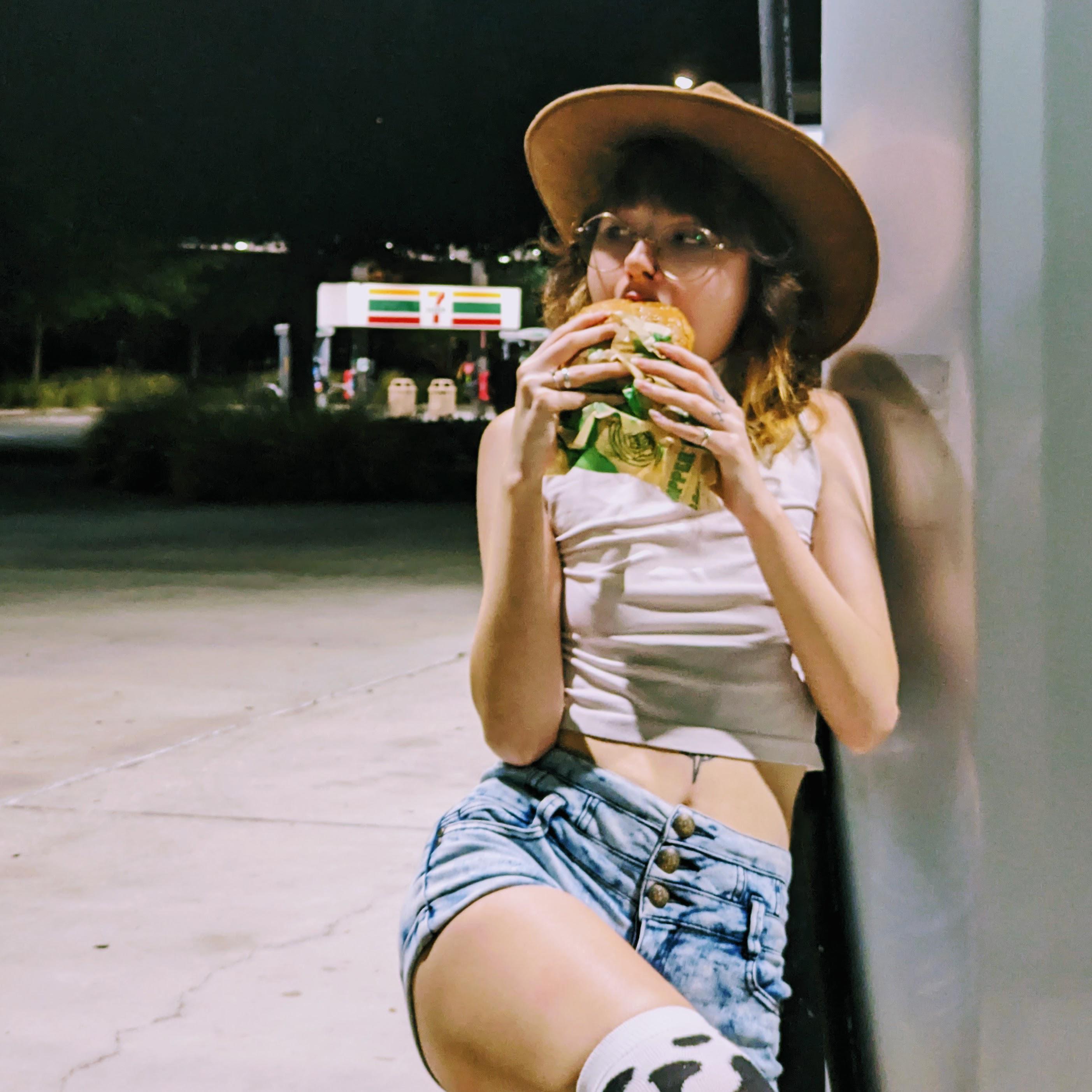 Hey guys I wanted to take ur advice <3 burger obtained : r7eleven